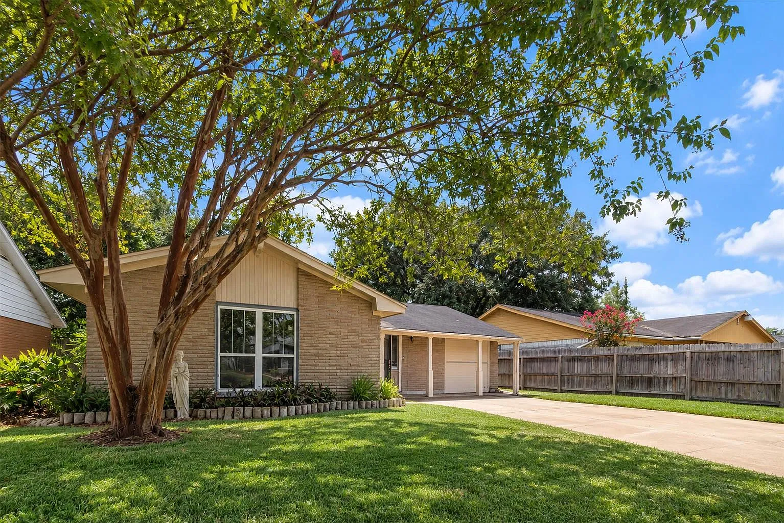 3 bed, 2.0 bath, 1709 sqft, $1,695 — Photo 3
