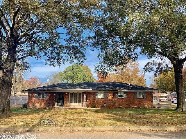 1st image of 117 E Cloverdale Dr