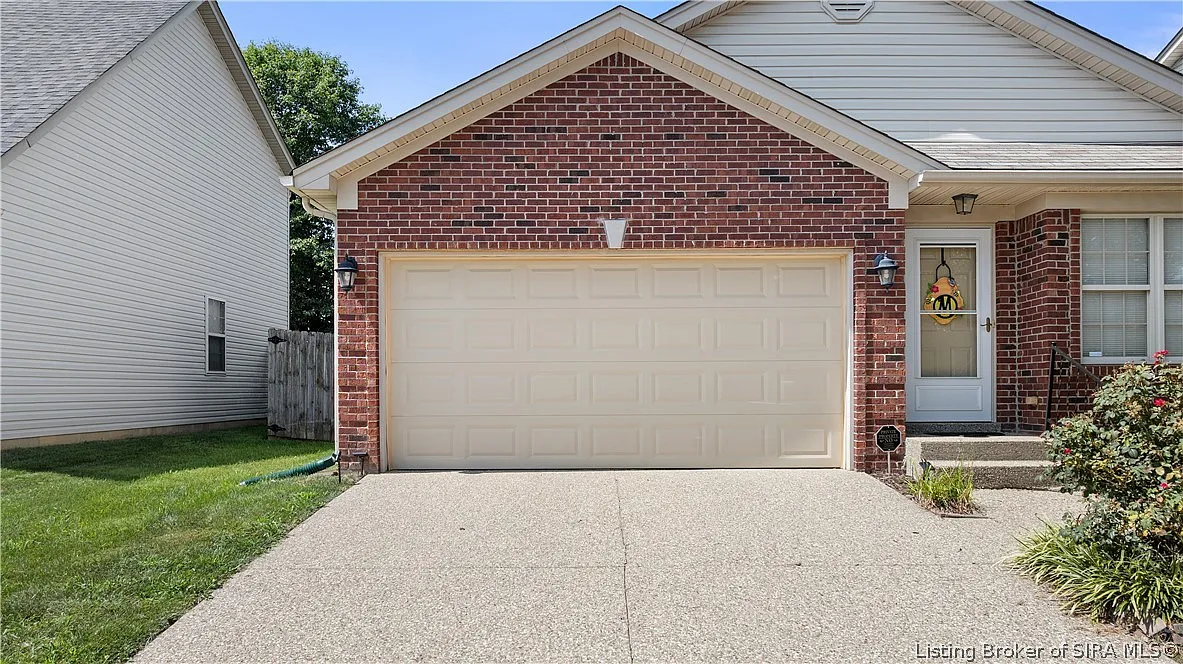 3 bed, 2.0 bath, 1304 sqft, $2,300 — Photo 1