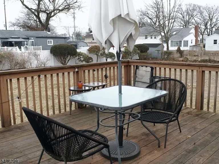 585 Mountainview Dr — Photo 6