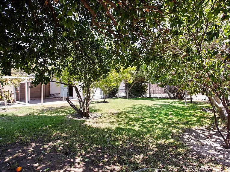 556 N Sunset Ave — Photo 26