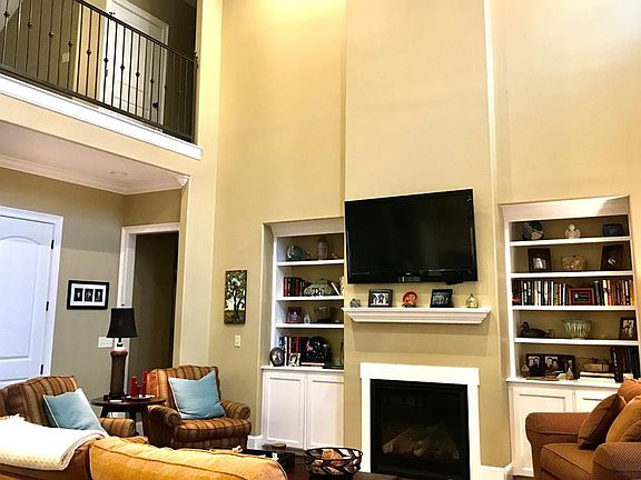 4th image of 1008 Idyllwild Dr