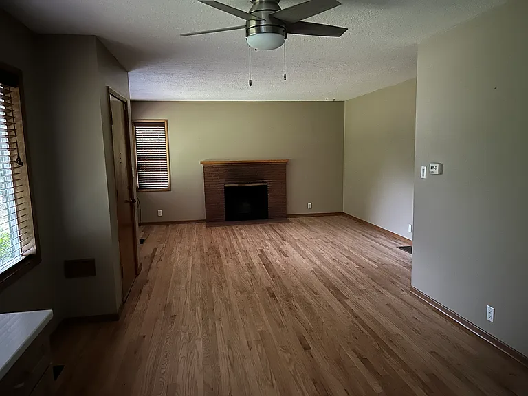 3828 SW Marigold St #3828 — Photo 2