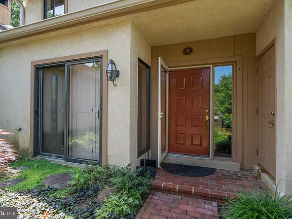 4th image of 9 Sugar Knoll Dr