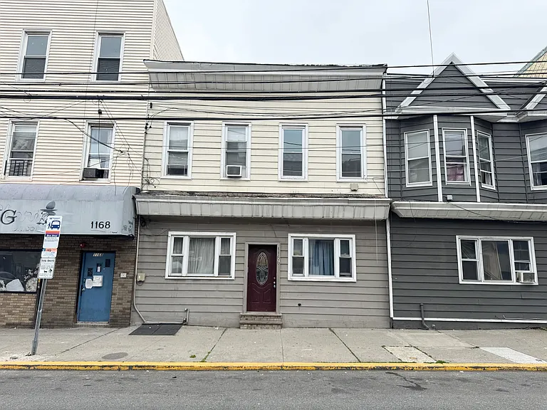 1166 Summit Ave #2R — Photo 16