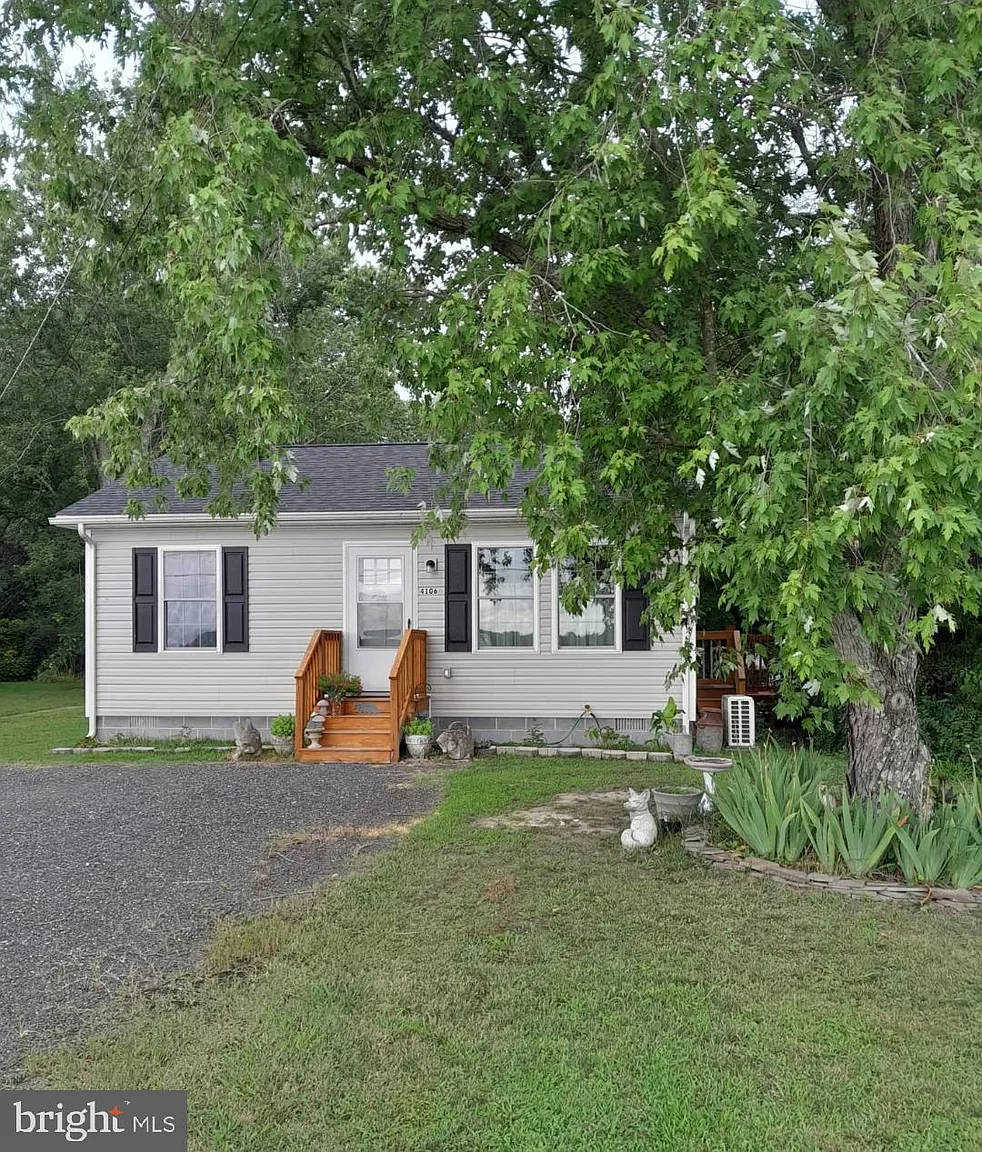 4106 Main St photo 1