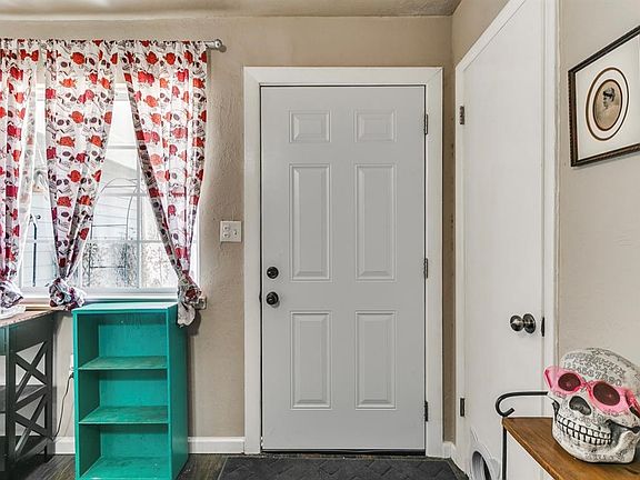 5th image of 411 E Chestnut