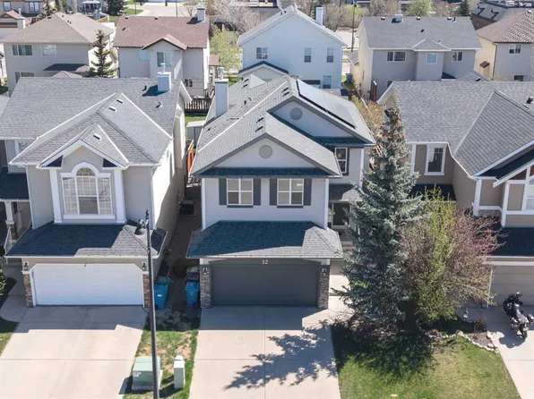 32 W Cougarstone Sq SW, Calgary, AB T3H 5J3