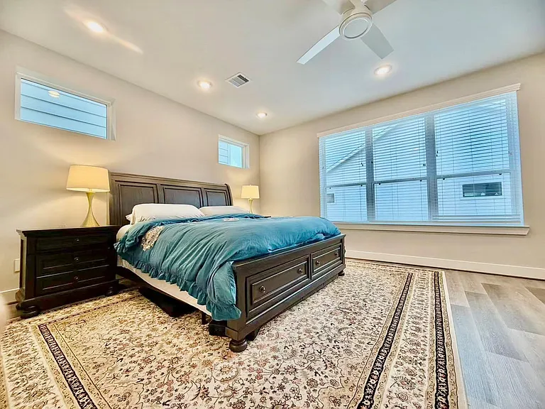 1254 N Post Oak Rd #B — Photo 11