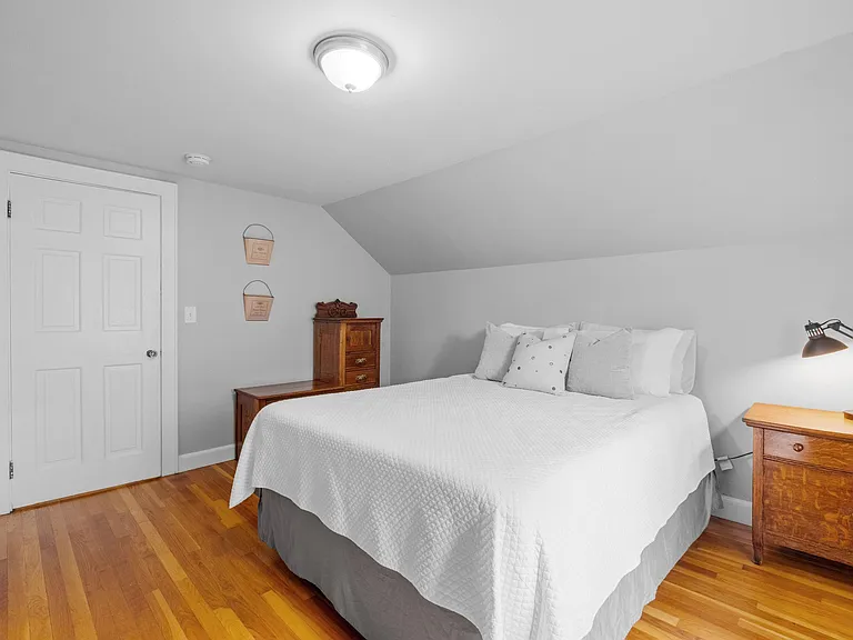 989 Union St — Photo 35
