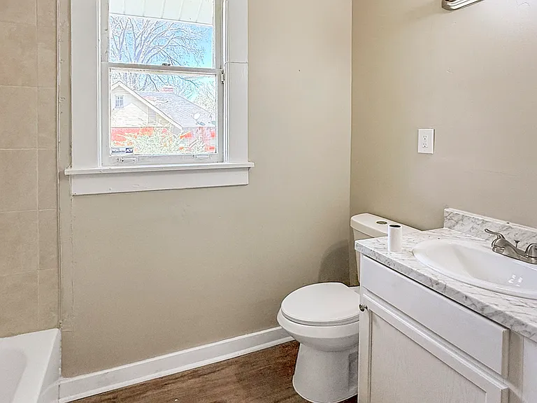 1826 Waverly Ave — Photo 11