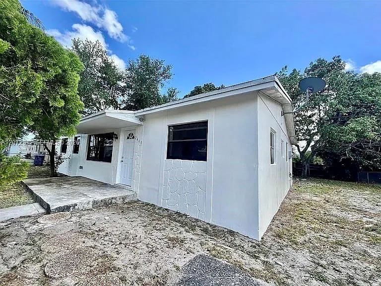 Entin Estates — Photo 1