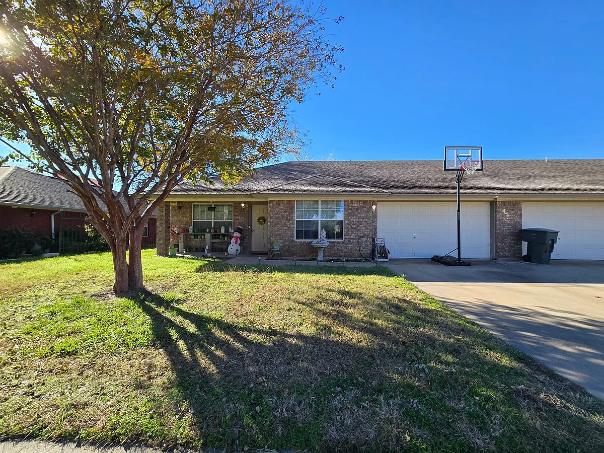 Building Photo - 2104 Agate Dr