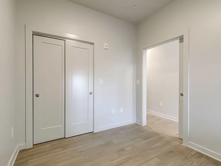 115 W Hamburg — Photo 38