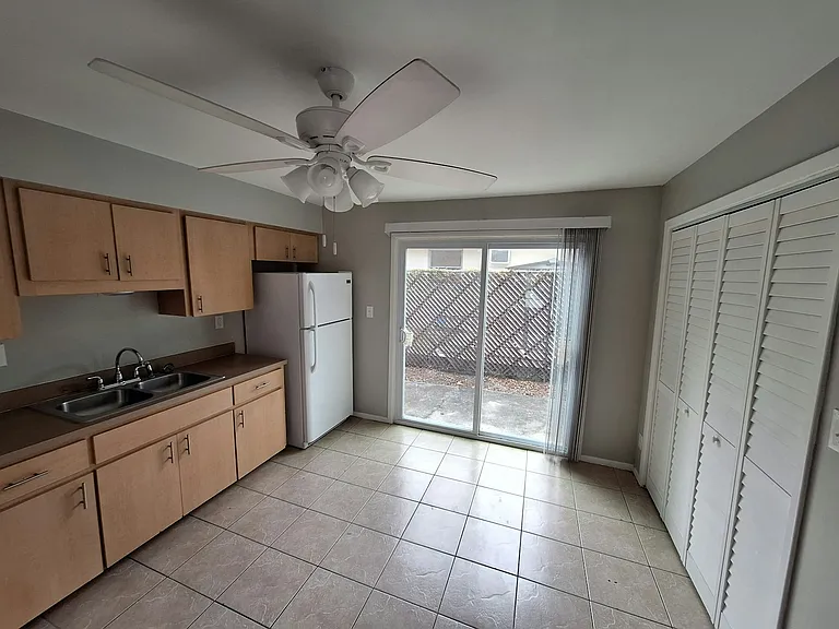 919 E Orange St #E — Photo 20