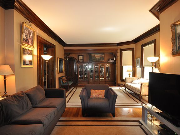 3rd image of 300 N Kenilworth Ave