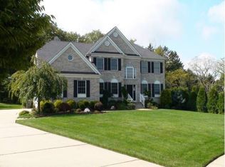 26 Stonegate Dr, Monroe Township, NJ