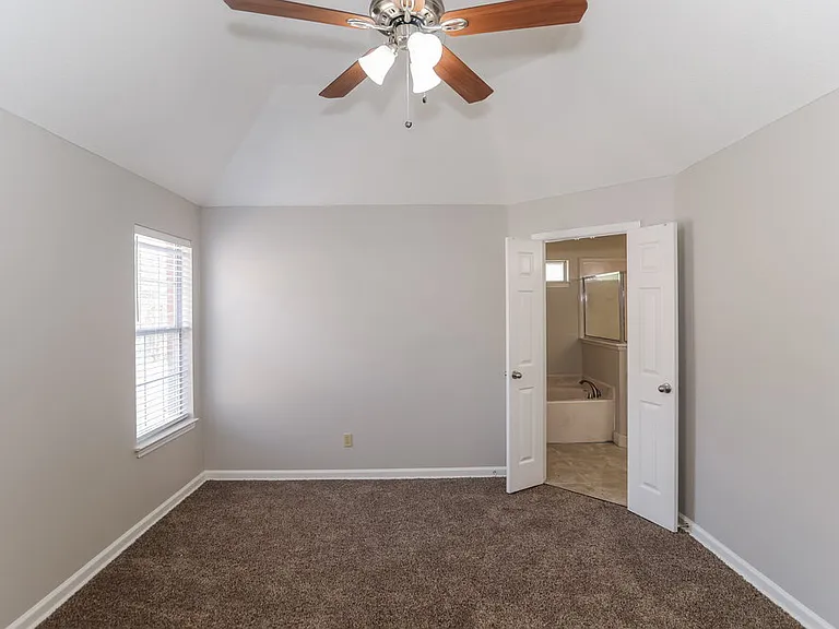 1262 Breezy Valley Dr — Photo 8
