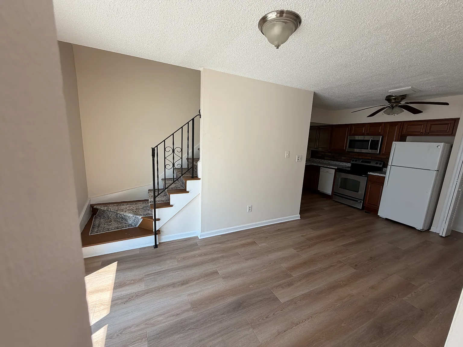 2 bed, 1.5 bath, $1,850 — Photo 2