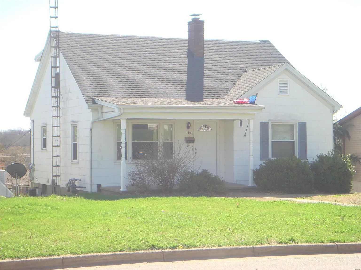 1422 E 3rd St photo 1