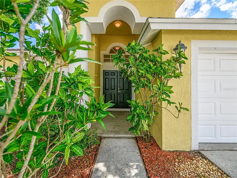 1407 Wakefield Dr — Photo 2