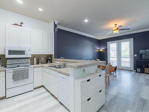 4th image of 2400 McCue Rd APT 242