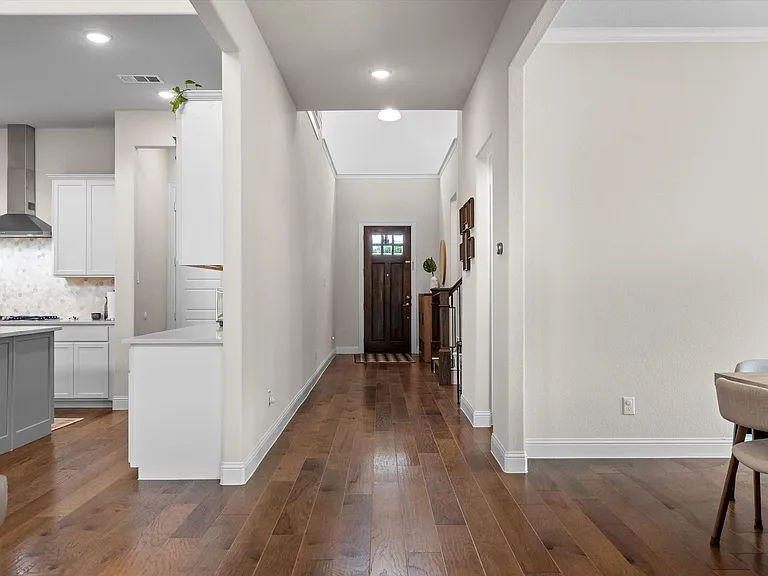 217 Longwood Dr — Photo 11