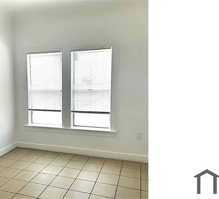 945 E Jefferson Blvd — Photo 9