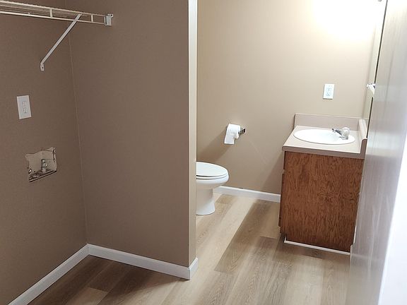 Laundry room/hookups