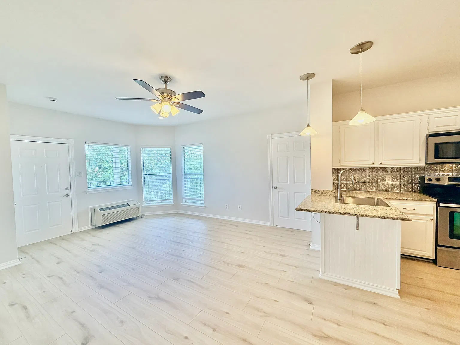 2 bed, 957 sqft, $1,599 — Photo 4