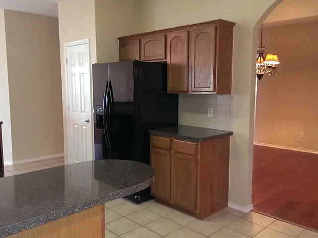 3 bed, 2.0 bath, 2039 sqft, $2,530 — Photo 4