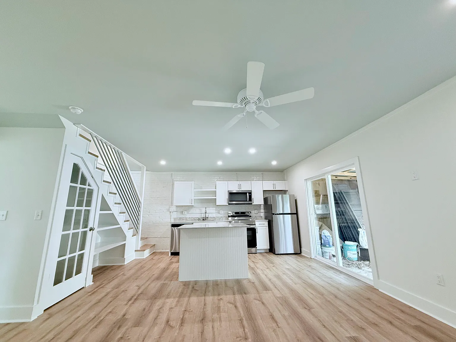 1 bed, 886 sqft, $1,850 — Photo 4