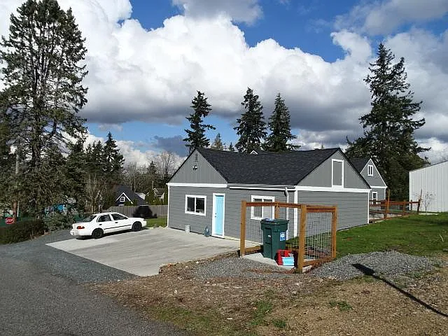 2012 Lakeway Dr — Photo 3