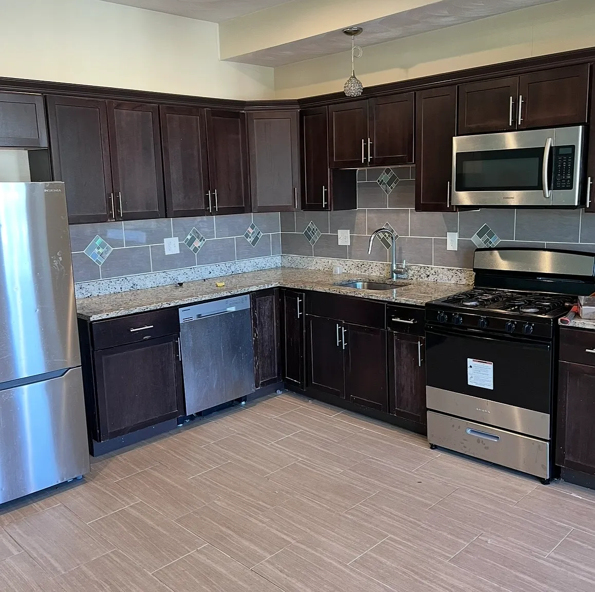 3 bed, 1.5 bath, 1000 sqft, $2,800 — Photo 2