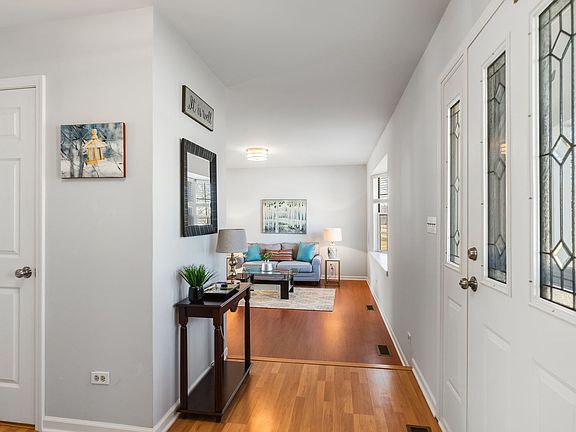 2nd image of 509 W Hawthorne Blvd
