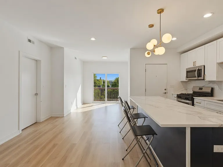 4939 N Saint Louis Ave #3 — Photo 2