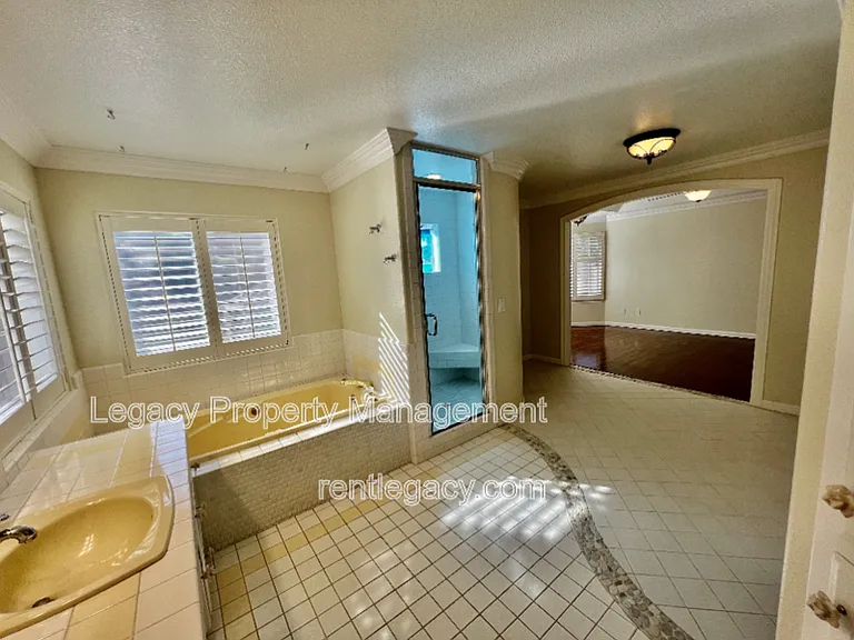 2552 Cotswold Hill Dr — Photo 14