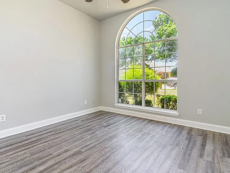2416 McCarran Dr — Photo 30