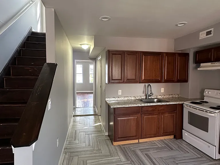 1610 W Stiles St #2 — Photo 15