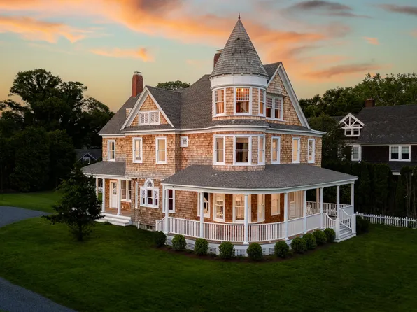 https://photos.zillowstatic.com/fp/addafc6e8e475c847a51f0819f2f653f-p_e.webp