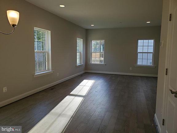 5th image of 24026 Woodmore Dr