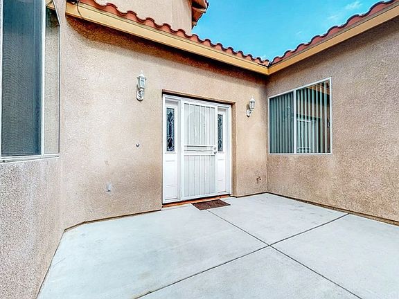 4th image of 2237 Toluca Dr