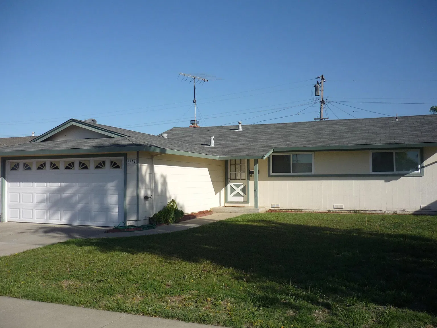 3 bed, 1204 sqft, $4,100 — Photo 3