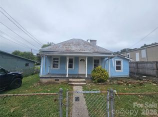 28 Chestnut St, Rosman, NC 28772