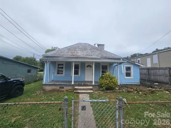28 Chestnut St, Rosman, NC 28772