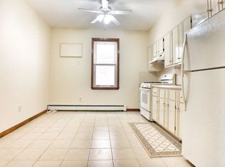 3272 34th St APT 1R, Astoria, NY 11106