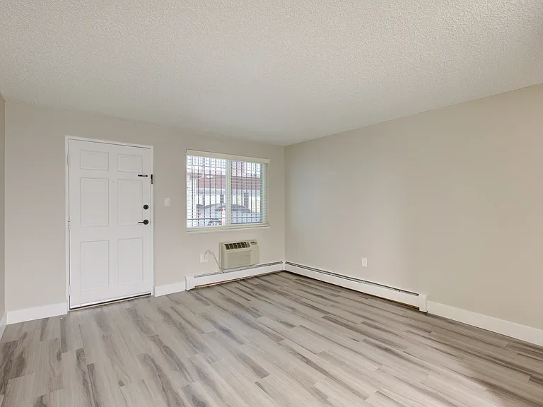 270 Lincoln — Photo 16