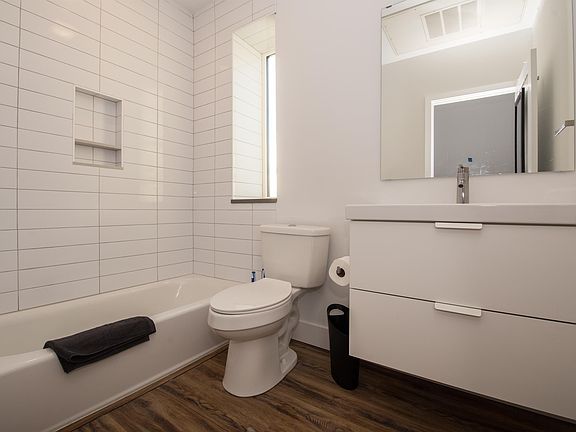 3rd image of 2736 W Girard Ave #1