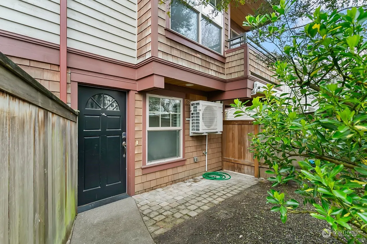 2 bed, 2.5 bath, 1280 sqft, $3,800 — Photo 3