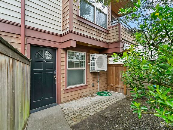 3rd image of 2613 NW 58th St #B
